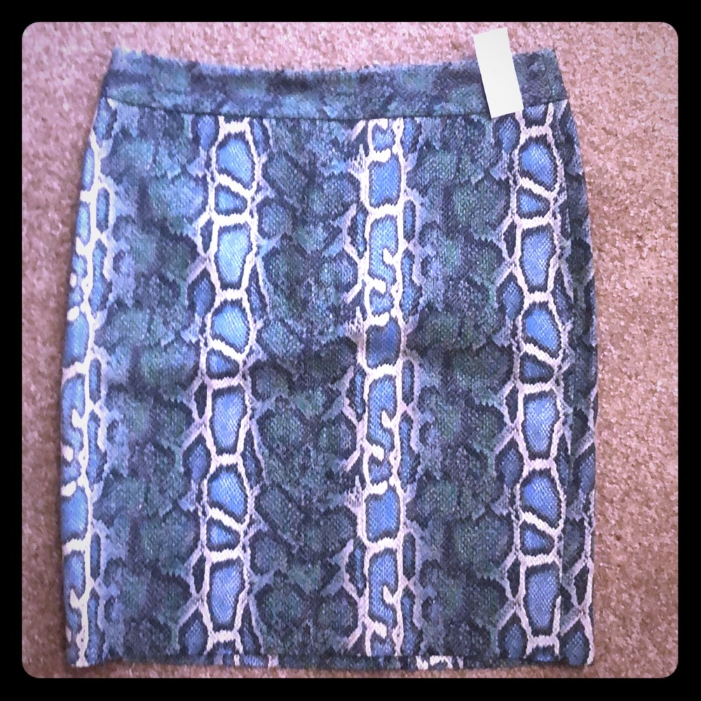 LOFT Size 8 Mock snakeskin skirt